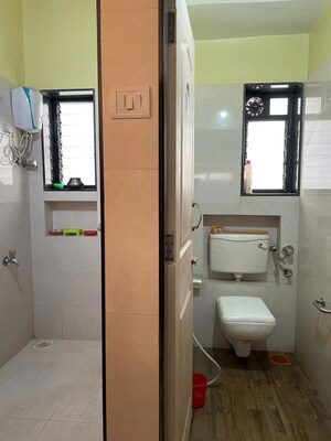 Bathroom in 2 BHK Apartment at Tardeo Apartment, Tardeo – for Sale