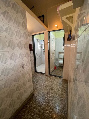 Bathroom in 2 BHK Apartment at Tardeo Apartment, Tardeo – for Sale