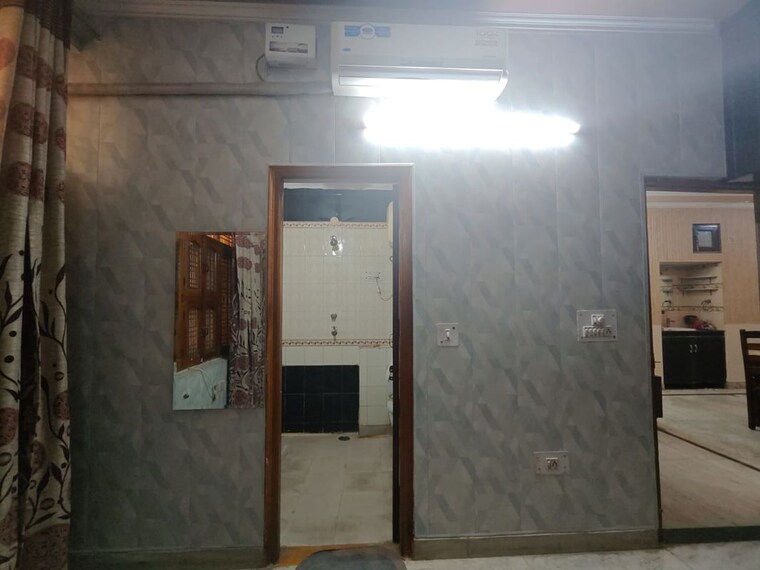 Room, sector 9 3 Bedroom 2450 Sq.Ft. Independent House In Sector 9 Gurgaon 10065840