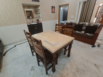 Master Bedroom in 3 BHK Independent House at Sector 9 – for Rent