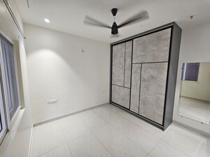 Room in 3 BHK Apartment at Prestige Beverly Hills, Kokapet – for Rent