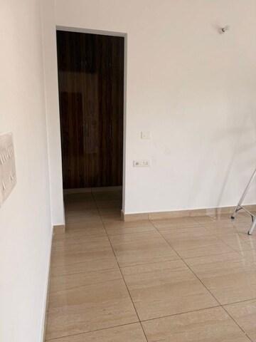 Room in 3 BHK Builder Floor at Sector 9 – for Rent