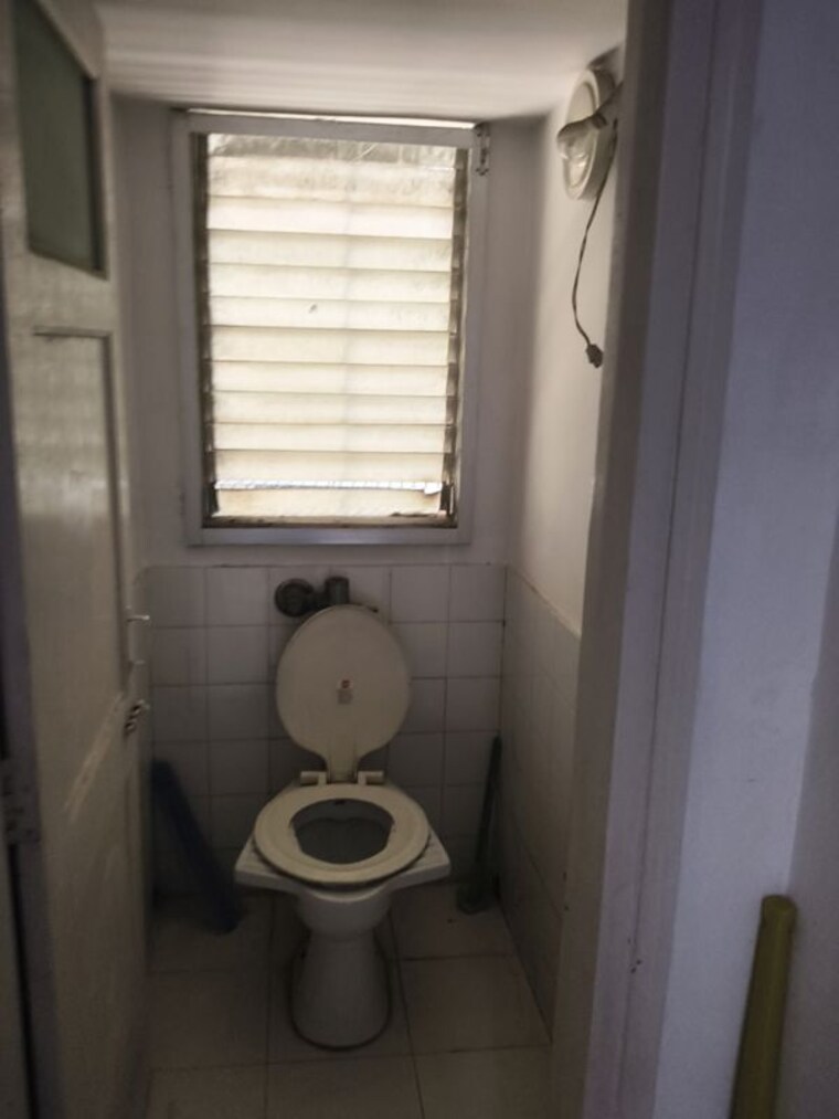 Bathroom, vile parle west 1 Bedroom 350 Sq.Ft. Apartment In Vile Parle West Mumbai 10065879