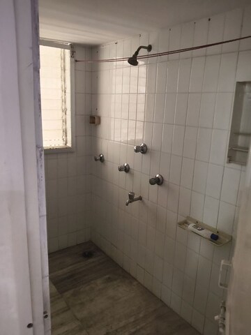 Bathroom in 1 BHK Apartment at Vile Parle West – for Rent
