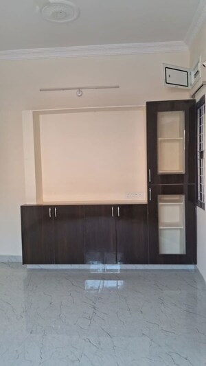 Room in 2 BHK Apartment at Manikonda – for Rent