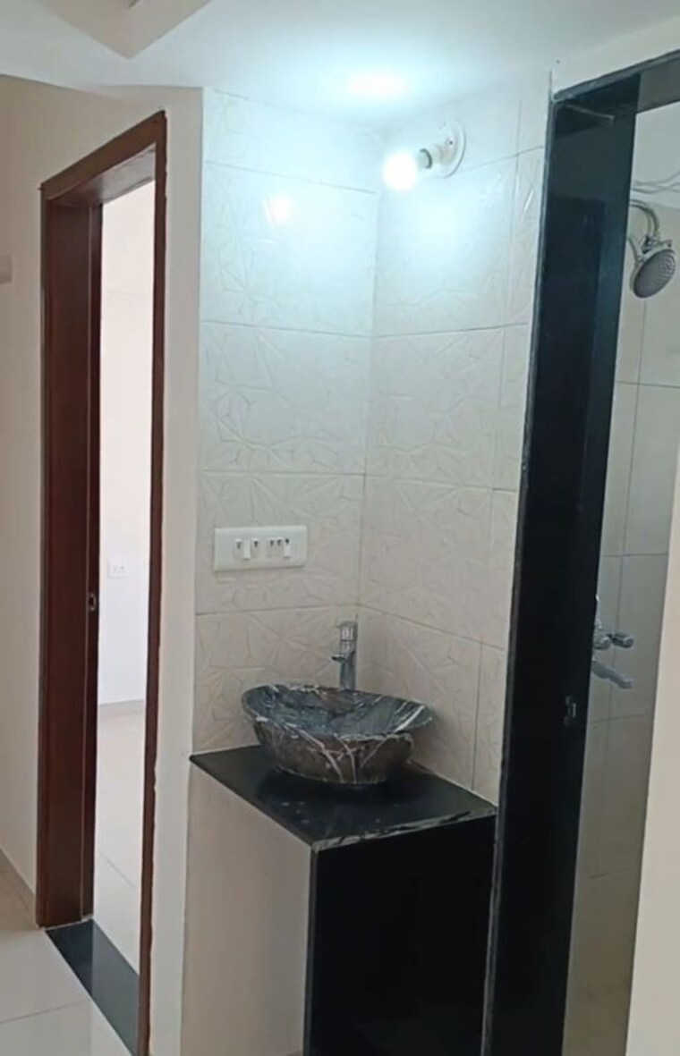 Bathroom, balewadi 2 Bedroom 950 Sq.Ft. Apartment In Balewadi Pune 10065884
