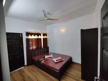 Bedroom in 2 BHK Apartment at Santa Cruz – for Rent