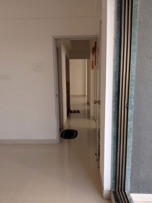 Room in 2 BHK Apartment at Ganeshpeth Colony – for Rent