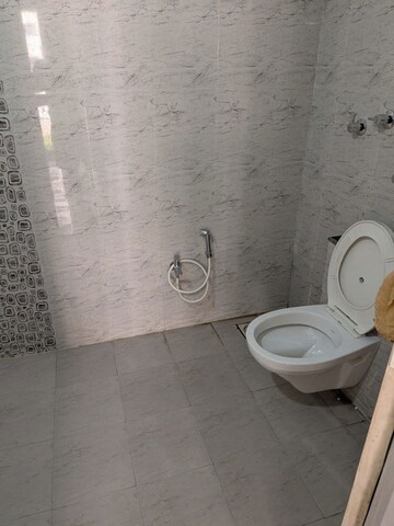 Bathroom in 2 BHK Apartment at Ganeshpeth Colony – for Rent