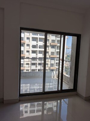 Room in 2 BHK Apartment at Ganeshpeth Colony – for Rent
