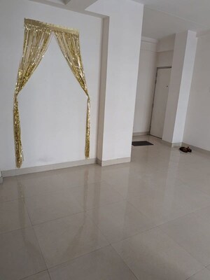 Room in 2 BHK Apartment at Ganeshpeth Colony – for Rent