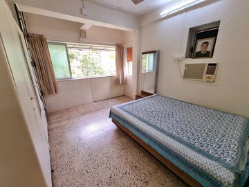 Bedroom in 1 BHK Apartment at Yari Road – for Rent