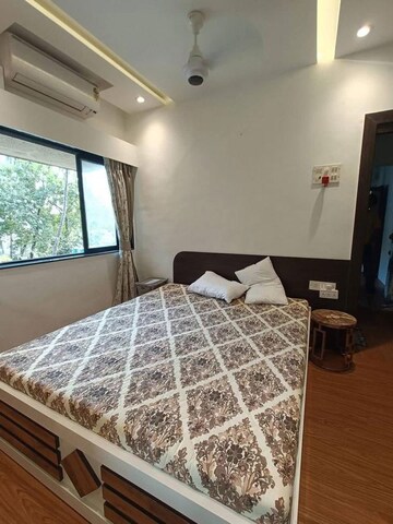 Bedroom in 1 BHK Apartment at Bandra West – for Rent