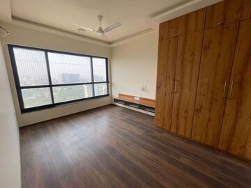 Room in 3 BHK Apartment at Kalpataru Magnus, Bandra East – for Rent