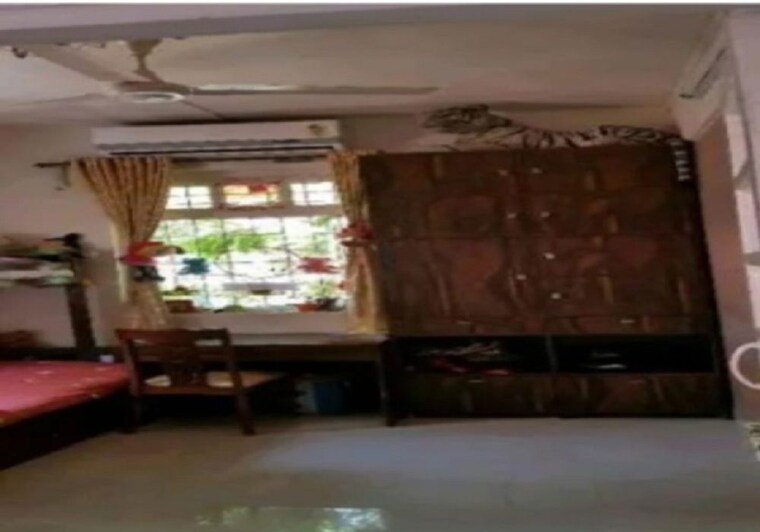 Room, bandra west 2 Bedroom 700 Sq.Ft. Apartment In Bandra West Mumbai 10066008