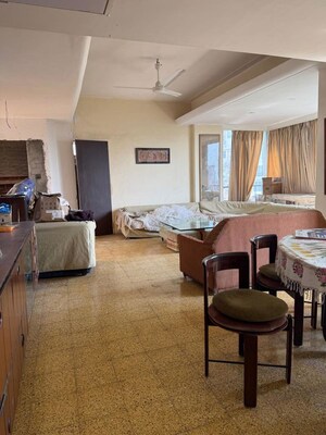 Living Room in 4 BHK Apartment at Anita Apartments Malabar, Malabar Hill – for Sale