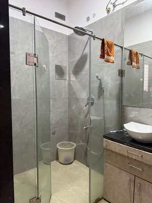Bathroom in 4 BHK Apartment at Anita Apartments Malabar, Malabar Hill – for Sale