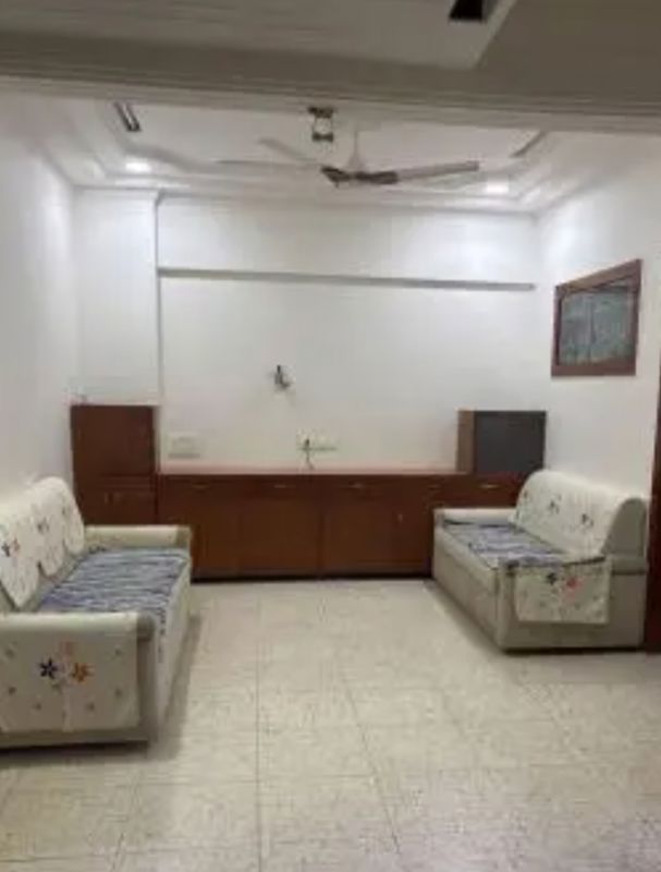 2 BHK + Extra Room Apartment For Rent in Tardeo
