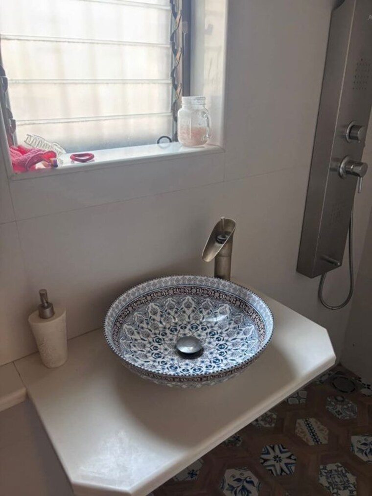Bathroom, bandra west 3 Bedroom 1100 Sq.Ft. Apartment In Bandra West Mumbai 10066091