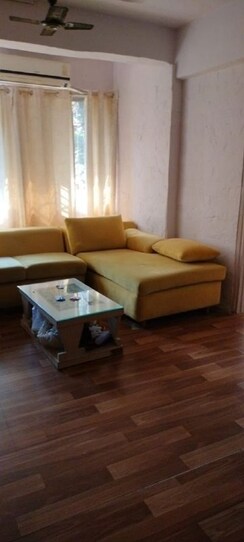 1 BHK + Pooja Room Apartment For Rent in Juhu