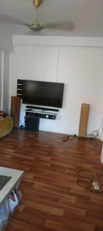 Room in 1 BHK Apartment at Juhu – for Rent