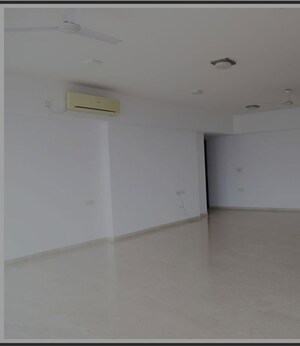 Room in 4 BHK Apartment at Hiranandani Gardens Richmond Tower, Powai – for Sale