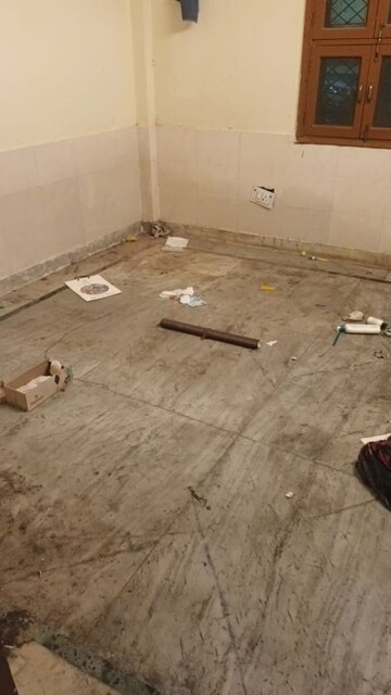 Master Bedroom in 2.5 BHK Builder Floor at Mayur Vihar – for Rent