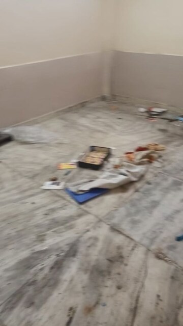 Parking in 2.5 BHK Builder Floor at Mayur Vihar – for Rent