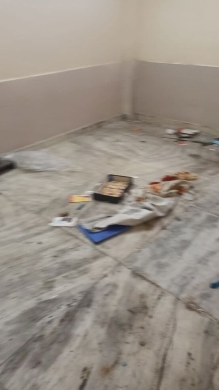  Parking, mayur vihar 2.5 Bedroom 850 Sq.Ft. Builder Floor In Mayur Vihar Delhi 10066200