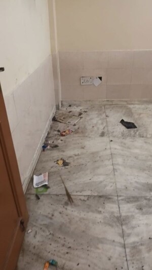 Bathroom in 2.5 BHK Builder Floor at Mayur Vihar – for Rent