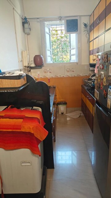 Team Area in 2 BHK Apartment at Mahim West – for Sale