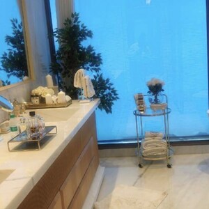 4 BHK Apartment For Rent in Oberoi Three Sixty West, Century Bazar