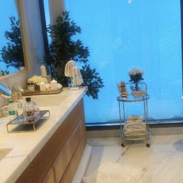 4 BHK Apartment For Rent in Oberoi Three Sixty West, Century Bazar