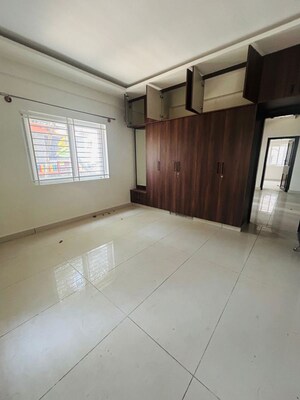 Room in 3 BHK Builder Floor at Ombr Layout – for Rent