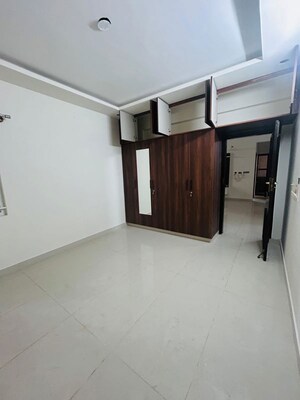 Room in 3 BHK Builder Floor at Ombr Layout – for Rent