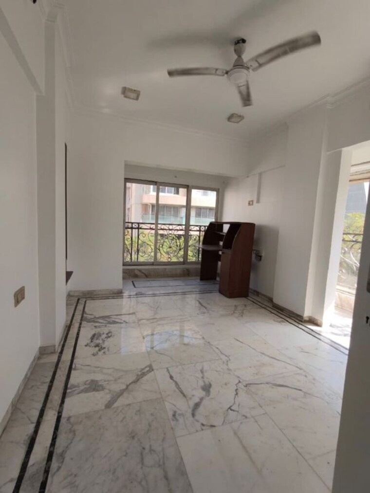 Room, khar west 3 Bedroom 1100 Sq.Ft. Apartment In Khar West Mumbai 10066337