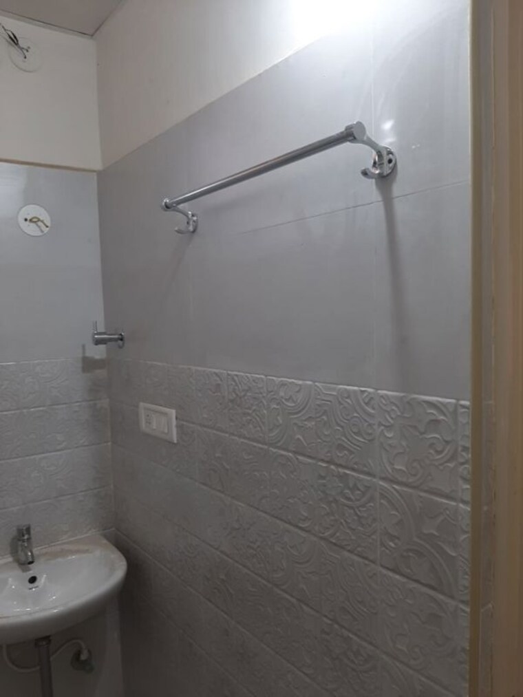Bathroom, hrbr layout 2 Bedroom 1170 Sq.Ft. Builder Floor In Hrbr Layout Bangalore 10066349