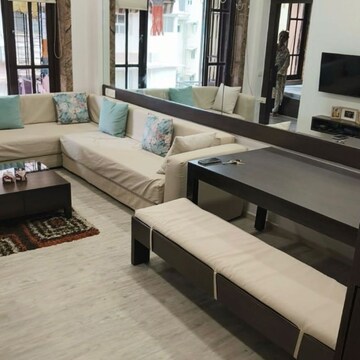 Bedroom in 5 BHK Apartment at Worli – for Rent