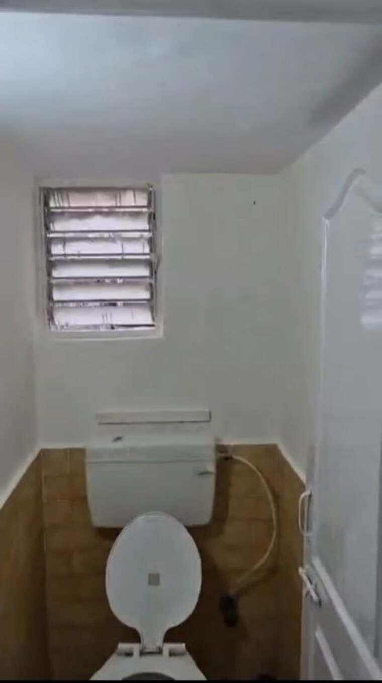 Bathroom, blue-bell-chs-oshiwara 2 Bedroom 850 Sq.Ft. Apartment In Oshiwara Mumbai 10066360