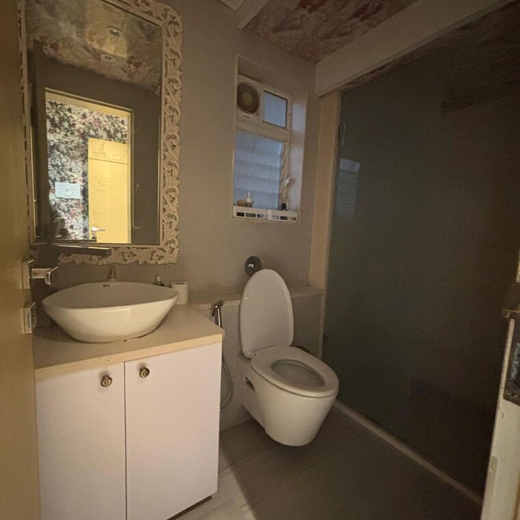 Bathroom, worli 4 Bedroom 1600 Sq.Ft. Apartment In Worli Mumbai 10066366