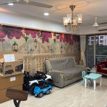 Team Area in 4 BHK Apartment at Worli – for Rent