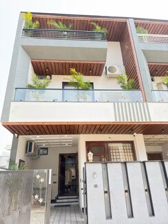 4 BHK + Pooja Room,Study Room Villa For Sale in Narayan Vihar