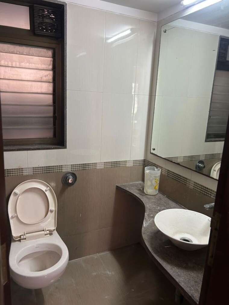 Bathroom, lake-primrose 2.5 Bedroom 1100 Sq.Ft. Apartment In Powai Mumbai 10066107