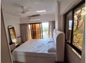 Bedroom in 3 BHK Apartment at Andheri West – for Rent