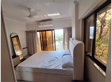 Bedroom in 3 BHK Apartment at Andheri West – for Rent