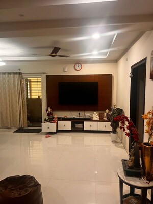 Room in 3 BHK Apartment at Madhapur – for Rent