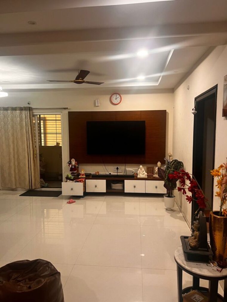 Room, madhapur 3 Bedroom 2100 Sq.Ft. Apartment In Madhapur Hyderabad 10066413