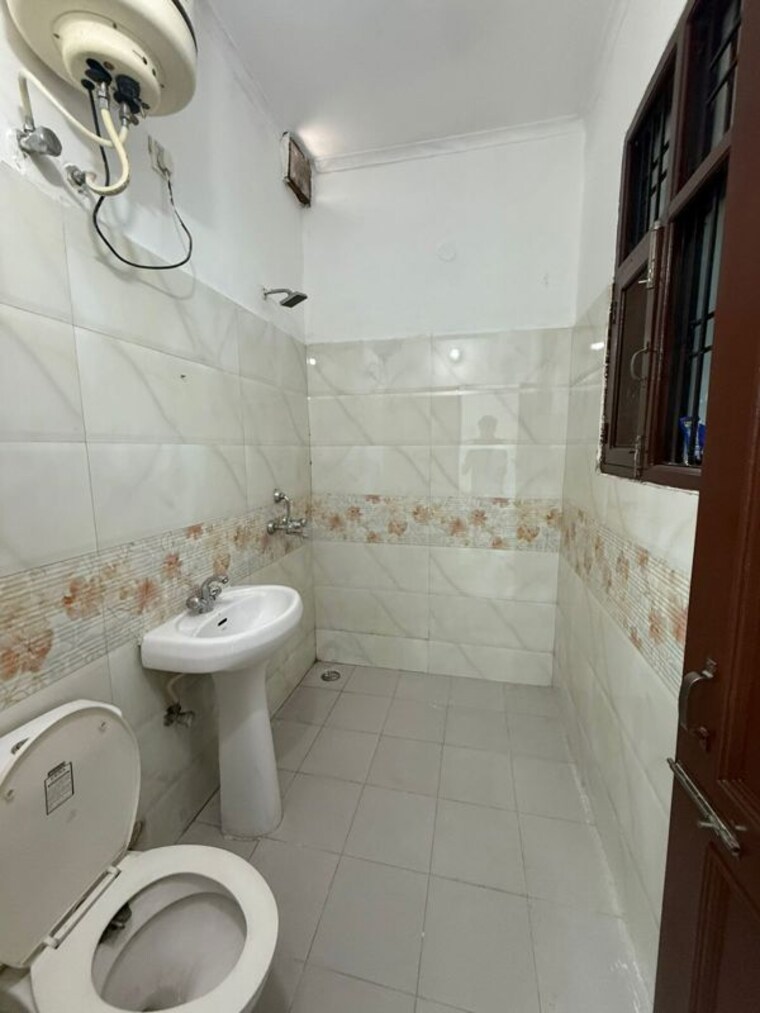 Bathroom, dhakoli 3 Bedroom 152 Sq.Yd. Apartment In Dhakoli Zirakpur 10066460