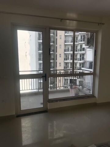 Room in 2.5 BHK Apartment at Imperia Esfera, Sector 37c – for Rent