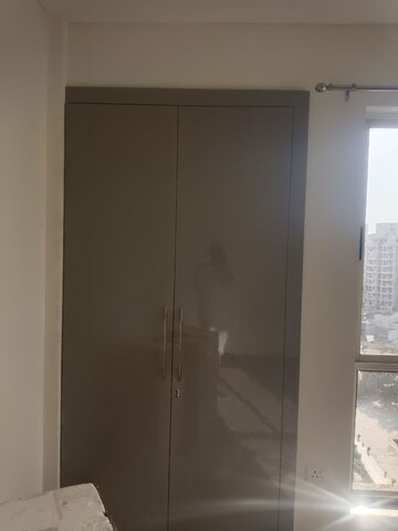 Furnished Amenities in 2.5 BHK Apartment at Imperia Esfera, Sector 37c – for Rent